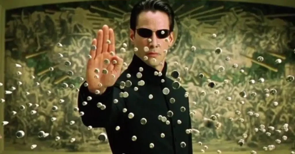 Keanu Reeves como Neo em uma cena de Matrix