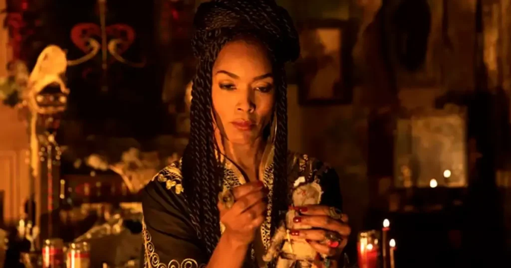 Marie Laveau interpretada por Angela Bassett em American Horror Story: Coven