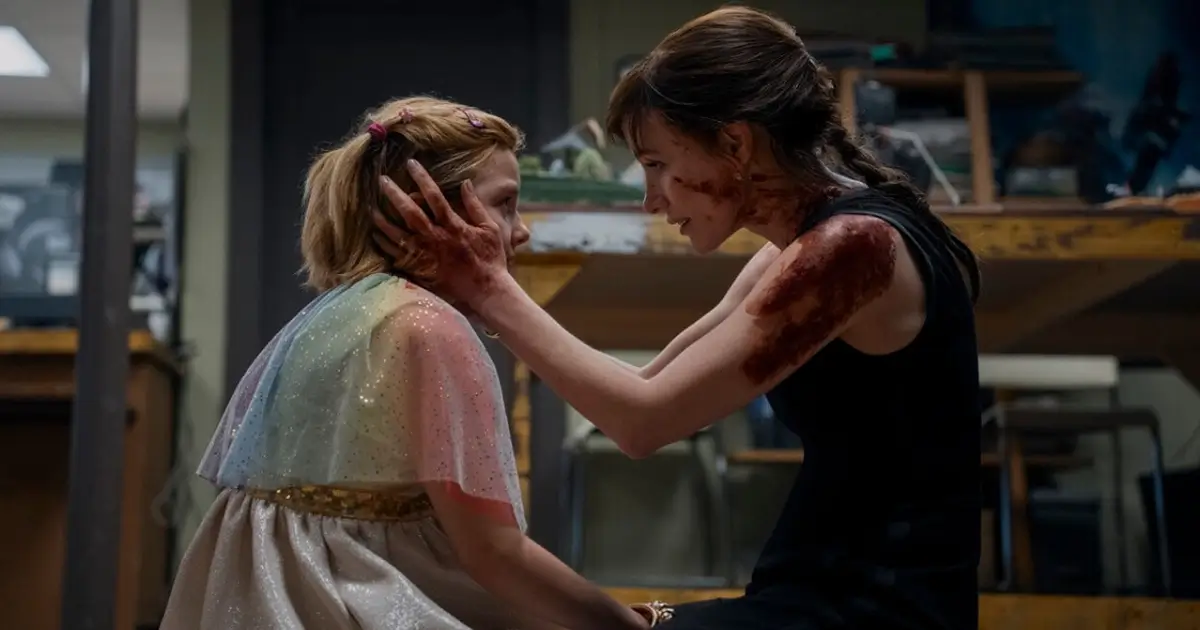 Arabella Olivia Clark e Jessica Chastain em cena de Outra Mamãe (2026), filme de terror e suspense