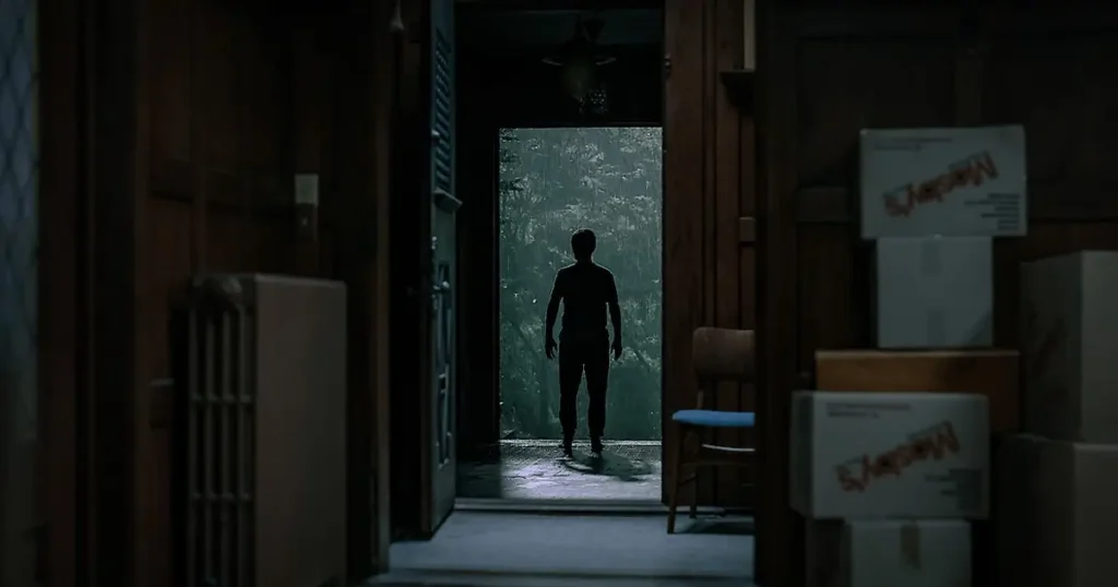Owen Teague como Francis Carter Jr. em cena de O Homem que Sussurra
