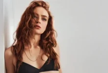 Sadie Sink estrela campanha Feel the Fit da Calvin Klein para a coleção de jeans do outono de 2026