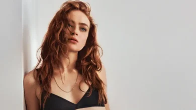 Sadie Sink estrela campanha Feel the Fit da Calvin Klein para a coleção de jeans do outono de 2026