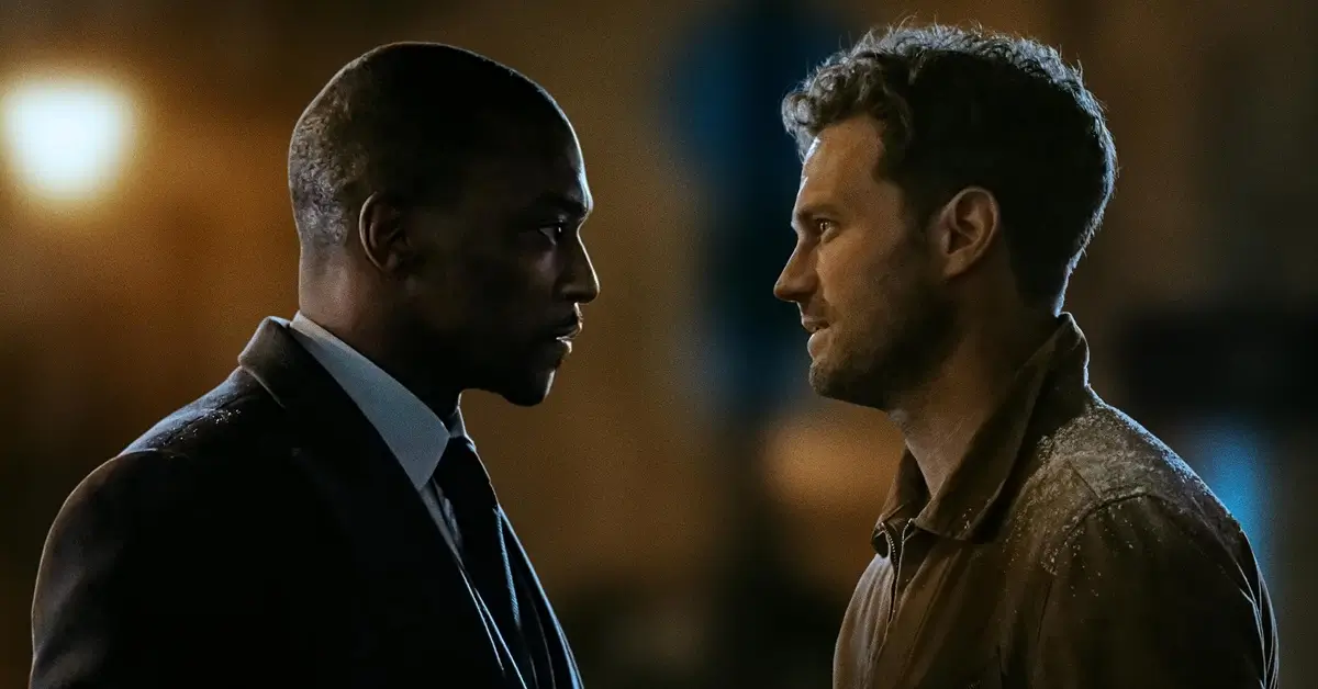 Anthony Mackie e Jamie Dornan frente a frente na série de assalto 12 12 12 (2026), da Apple TV.