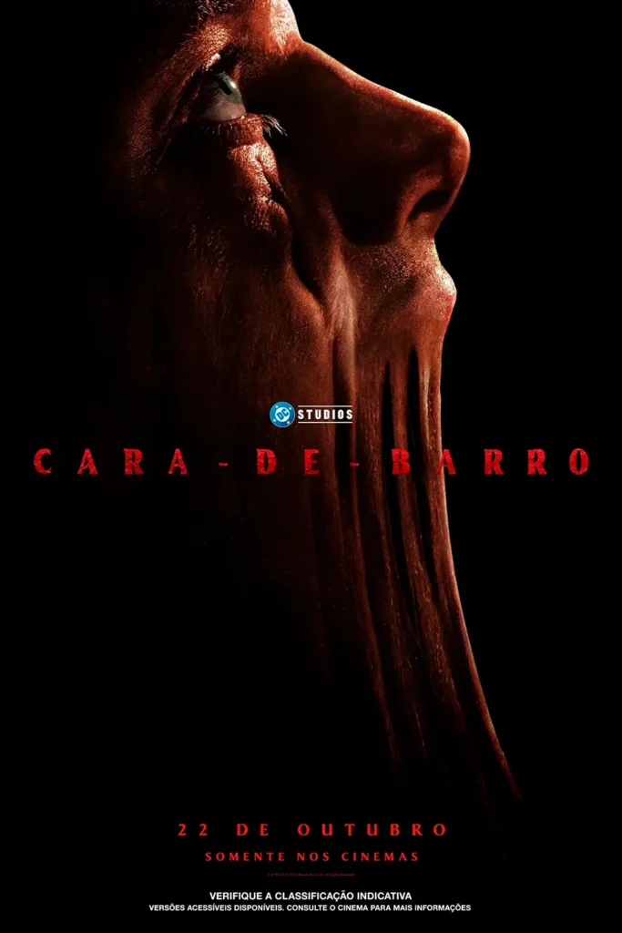 Pôster oficial de Cara-de-Barro (2026), filme de terror da DC Studios, com o rosto desfigurado do personagem em destaque e estreia marcada para 22 de outubro nos cinemas brasileiros.