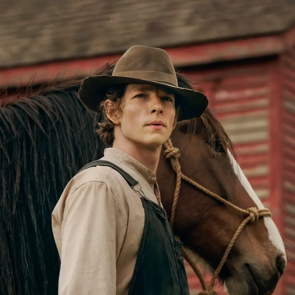 Mike Faist como Charles Trask em A Leste do Éden