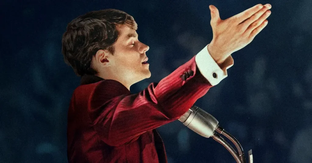 Personagem de Eu Sou Aquele canta diante de um microfone em série da Netflix