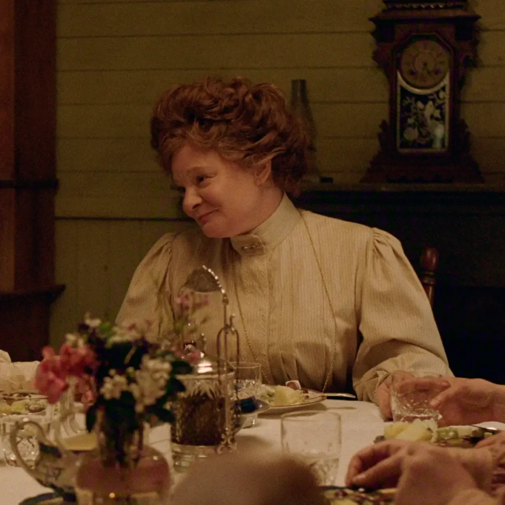 Martha Plimpton como Faye em A Leste do Éden