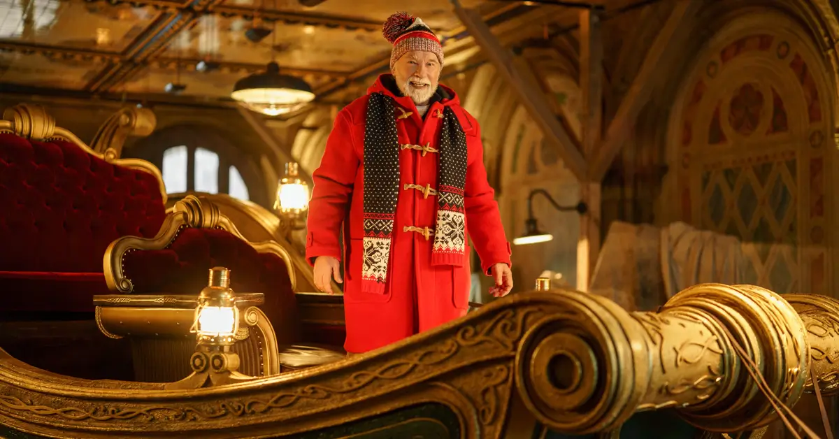Arnold Schwarzenegger como Papai Noel em cena de Missão Resgate de Natal (2026), filme de Natal do Prime Video com estreia em 2 de dezembro de 2026.