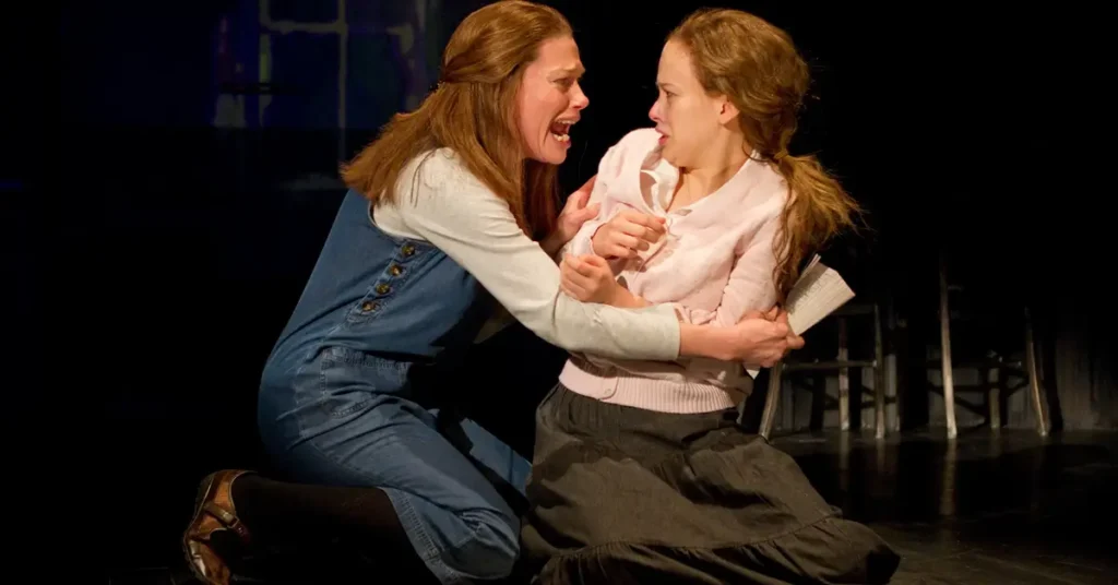 Molly Ranson como Carrie White em Carrie: The Musical (2012)