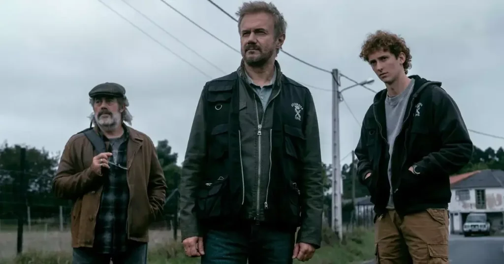 Carlos Blanco, Tristán Ulloa e Fer Fraga em O Crime de Pazos (2026), minissérie espanhola da Netflix.