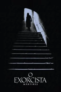 Pôster de O Exorcista: Mártires (2027) mostra uma figura sombria em uma escadaria iluminada.
