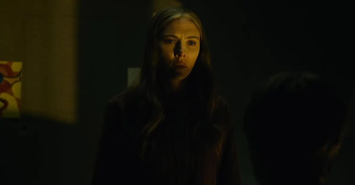 Scarlett Johansson em cena do filme O Exorcista: Mártires (2027).