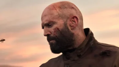 Jason Statham aparece com o rosto ferido no trailer de Beekeeper 2: Sem Perdão (2027).